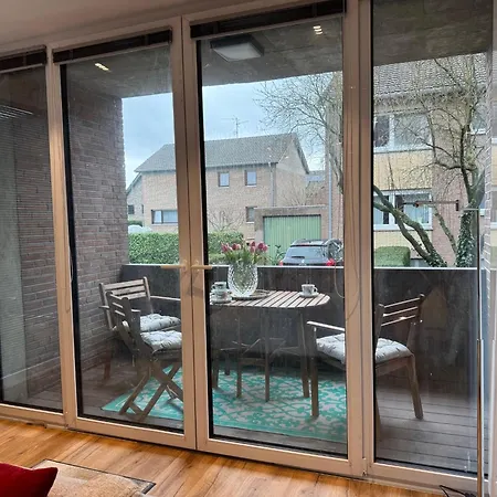 Apartment In - & Quiet - Terrace And Large Windows - Incl Parking, Fast Wifi, Box-spring Bed, Washer & Dryer, Netflix