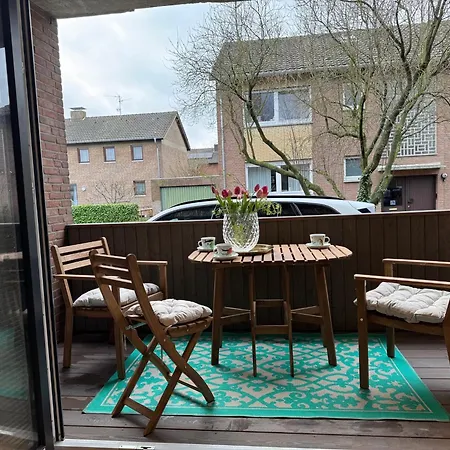 In - & Quiet - Terrace And Large Windows - Incl Parking, Fast Wifi, Box-spring Bed, Washer & Dryer, Netflix Apartment