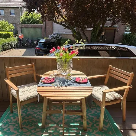 In - & Quiet - Terrace And Large Windows - Incl Parking, Fast Wifi, Box-spring Bed, Washer & Dryer, Netflix Apartment *