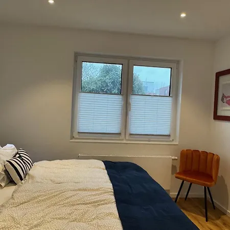 In - & Quiet - Terrace And Large Windows - Incl Parking, Fast Wifi, Box-spring Bed, Washer & Dryer, Netflix Appartement