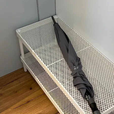 Appartement In - & Quiet - Terrace And Large Windows - Incl Parking, Fast Wifi, Box-spring Bed, Washer & Dryer, Netflix