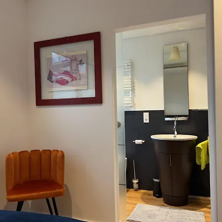 In - & Quiet - Terrace And Large Windows - Incl Parking, Fast Wifi, Box-spring Bed, Washer & Dryer, Netflix