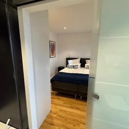 Appartement In - & Quiet - Terrace And Large Windows - Incl Parking, Fast Wifi, Box-spring Bed, Washer & Dryer, Netflix *