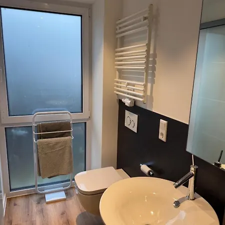 In - & Quiet - Terrace And Large Windows - Incl Parking, Fast Wifi, Box-spring Bed, Washer & Dryer, Netflix Appartement Kranenburg (North Rhine-Westphalia)