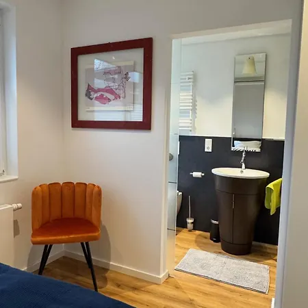 Appartement In - & Quiet - Terrace And Large Windows - Incl Parking, Fast Wifi, Box-spring Bed, Washer & Dryer, Netflix