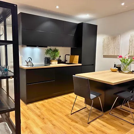 Apartment In - & Quiet - Terrace And Large Windows - Incl Parking, Fast Wifi, Box-spring Bed, Washer & Dryer, Netflix *