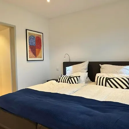 In - & Quiet - Terrace And Large Windows - Incl Parking, Fast Wifi, Box-spring Bed, Washer & Dryer, Netflix Appartement