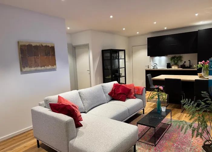 In - & Quiet - Terrace And Large Windows - Incl Parking, Fast Wifi, Box-spring Bed, Washer & Dryer, Netflix