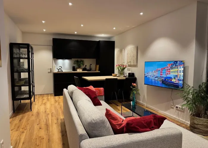 In - & Quiet - Terrace And Large Windows - Incl Parking, Fast Wifi, Box-spring Bed, Washer & Dryer, Netflix