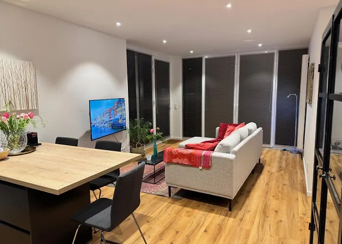 In - & Quiet - Terrace And Large Windows - Incl Parking, Fast Wifi, Box-spring Bed, Washer & Dryer, Netflix Appartement