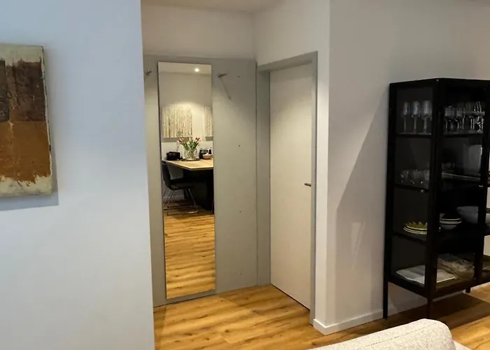 In - & Quiet - Terrace And Large Windows - Incl Parking, Fast Wifi, Box-spring Bed, Washer & Dryer, Netflix *