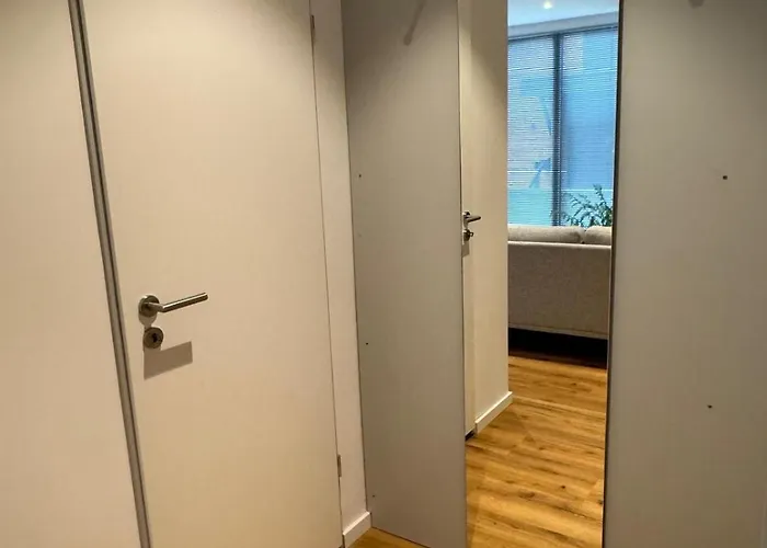 Apartment In - & Quiet - Terrace And Large Windows - Incl Parking, Fast Wifi, Box-spring Bed, Washer & Dryer, Netflix