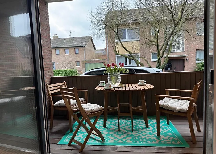 In - & Quiet - Terrace And Large Windows - Incl Parking, Fast Wifi, Box-spring Bed, Washer & Dryer, Netflix Appartement