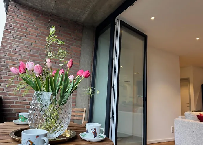 In - & Quiet - Terrace And Large Windows - Incl Parking, Fast Wifi, Box-spring Bed, Washer & Dryer, Netflix