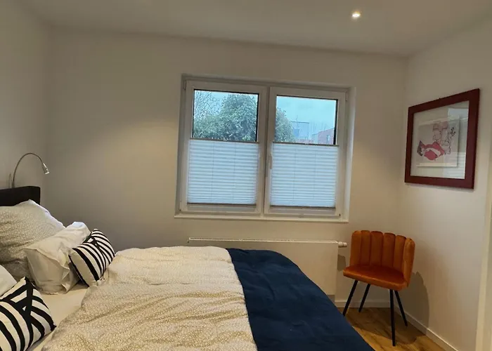 In - & Quiet - Terrace And Large Windows - Incl Parking, Fast Wifi, Box-spring Bed, Washer & Dryer, Netflix Apartment