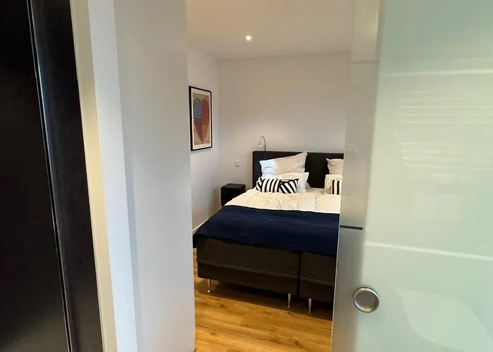 Apartment In - & Quiet - Terrace And Large Windows - Incl Parking, Fast Wifi, Box-spring Bed, Washer & Dryer, Netflix *