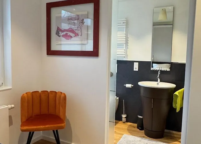 Apartment In - & Quiet - Terrace And Large Windows - Incl Parking, Fast Wifi, Box-spring Bed, Washer & Dryer, Netflix