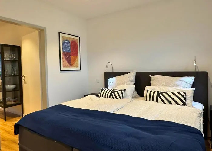 In - & Quiet - Terrace And Large Windows - Incl Parking, Fast Wifi, Box-spring Bed, Washer & Dryer, Netflix Appartement